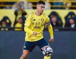 卡马文加社媒晒照：与队长维尼修斯的合照